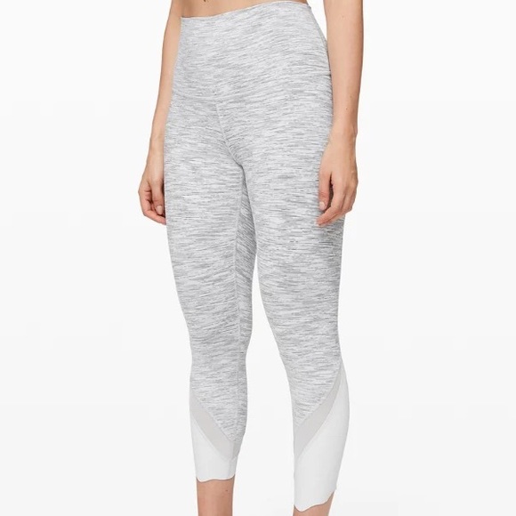 Lululemon Wunder Under Crop II - Picture 1 of 9